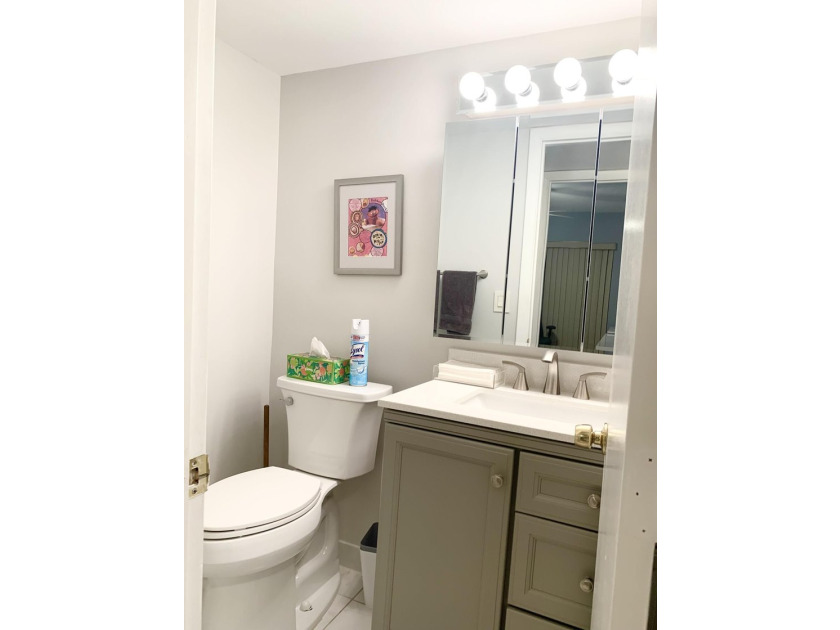 Welcome to this charming rare 1st floor corner, 2 bedroom, 2 - photo 24