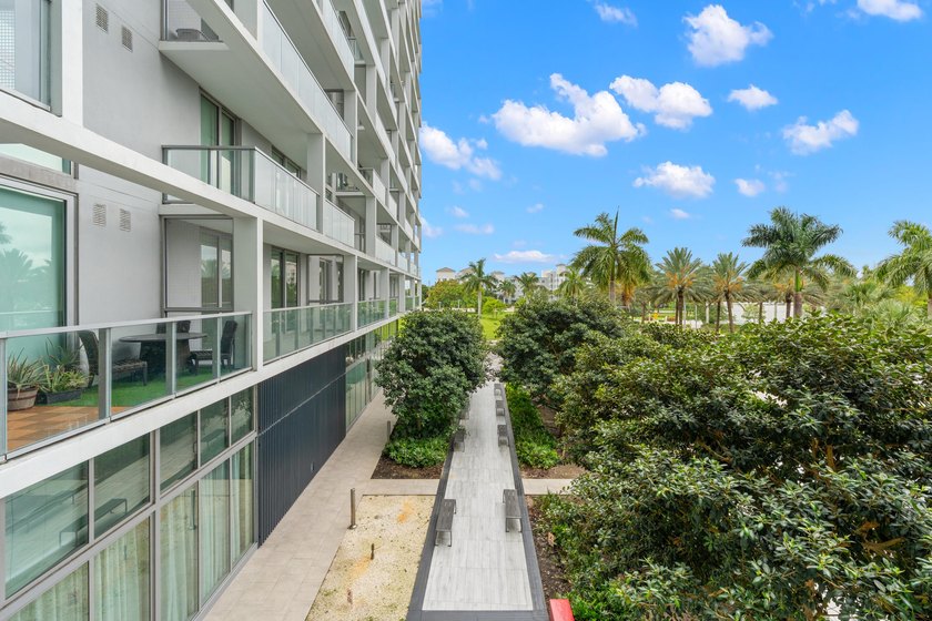 ABSOLUTELY GORGEOUS FULLY RENOVATED CONDO | PRESTIGOUS NEW - photo 27
