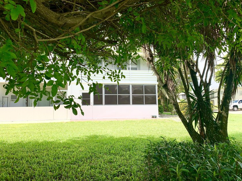 Welcome to this charming rare 1st floor corner, 2 bedroom, 2 - photo 34