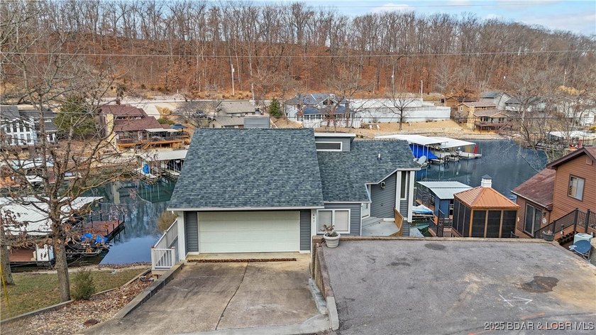 BACK ON THE MARKET!! Well-maintained waterfront home located in - photo 5