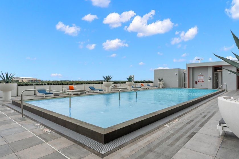 ABSOLUTELY GORGEOUS FULLY RENOVATED CONDO | PRESTIGOUS NEW - photo 46