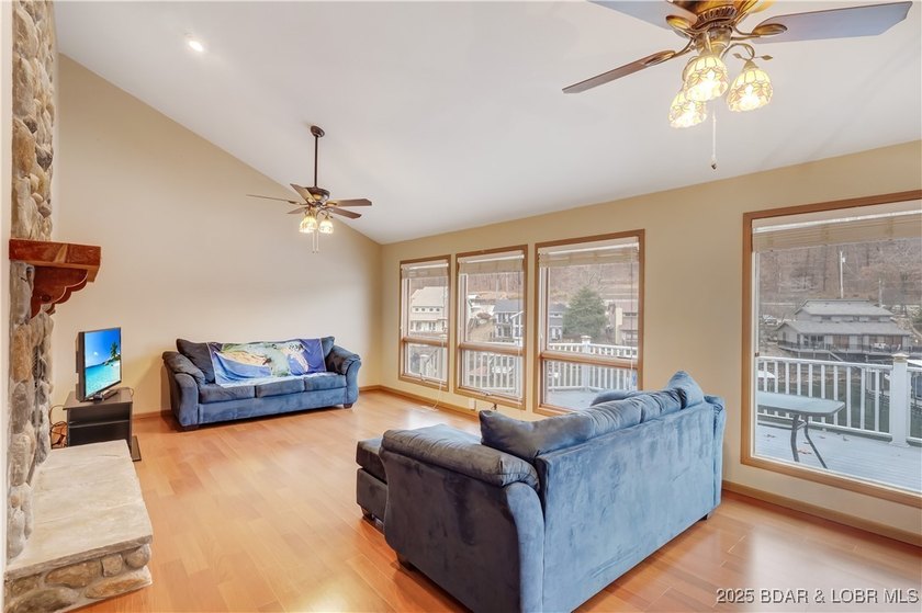 BACK ON THE MARKET!! Well-maintained waterfront home located in - photo 7