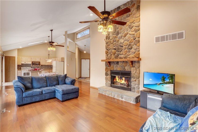 BACK ON THE MARKET!! Well-maintained waterfront home located in - photo 9