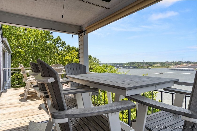 WHAT A VIEW! Freshly remodeled with custom showers and new - photo 24