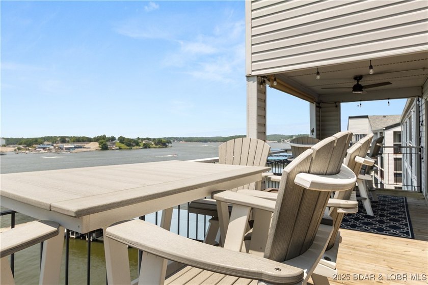 WHAT A VIEW! Freshly remodeled with custom showers and new - photo 27