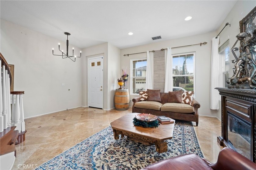 Welcome to 2712 Ashwood - over 3,000 square feet of comfortable - photo 4