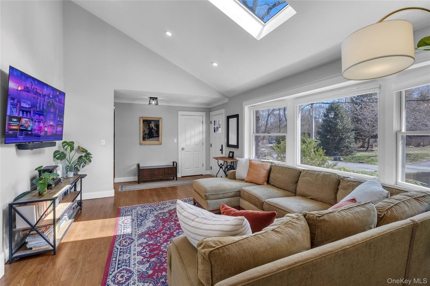 Welcome to this picture-perfect three-bedroom ranch, ideally - photo 4