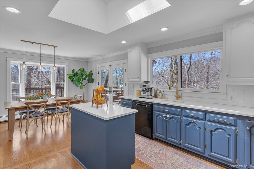 Welcome to this picture-perfect three-bedroom ranch, ideally - photo 10