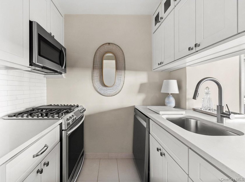 Perched on the 20th floor of a full-service Upper East Side - photo 14