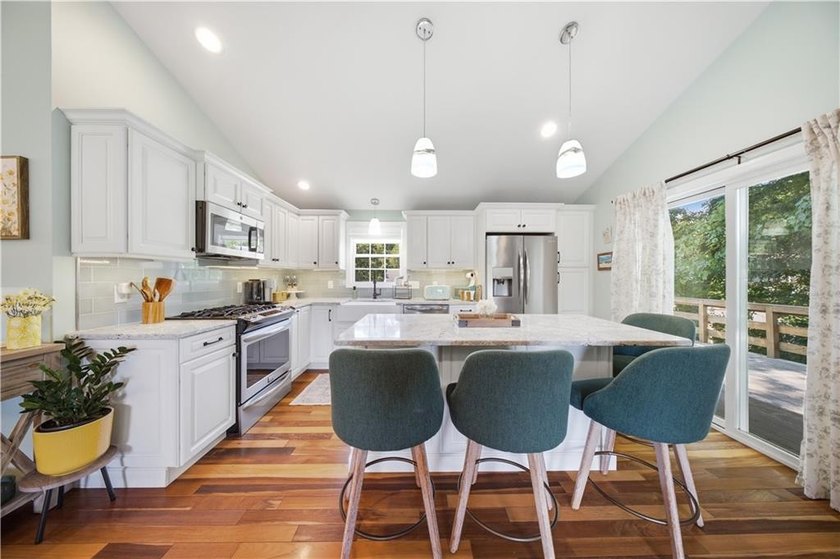 Beautifully updated and thoughtfully designed, this spacious - photo 21