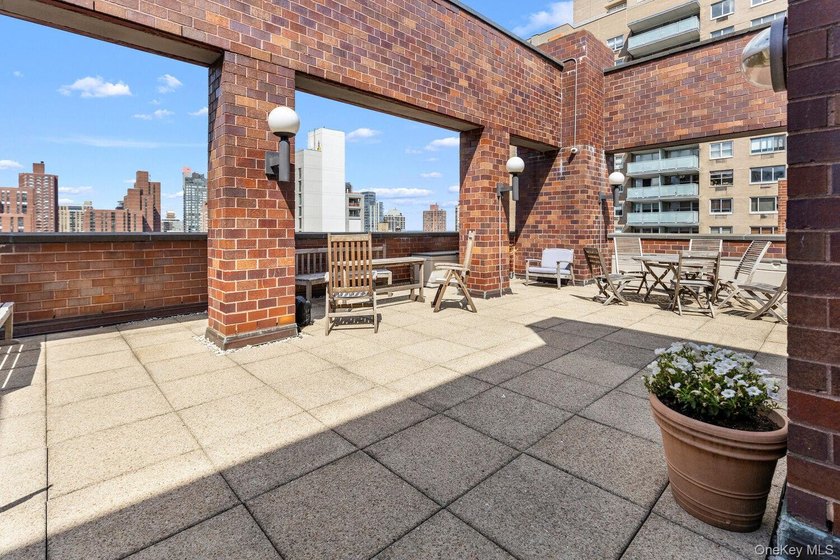 Perched on the 20th floor of a full-service Upper East Side - photo 23