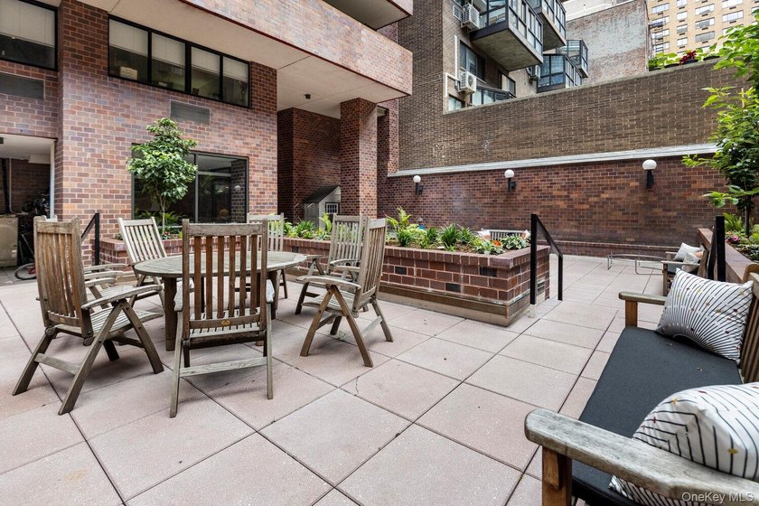 Perched on the 20th floor of a full-service Upper East Side - photo 26
