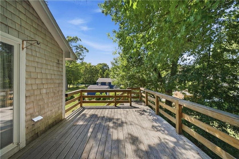 Beautifully updated and thoughtfully designed, this spacious - photo 44