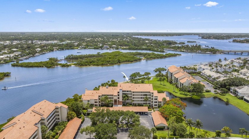 VIEWS, VIEWS. Some of the best in Jupiter Harbour. Sunsets are - photo 26