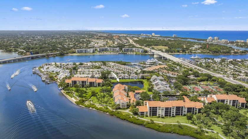 VIEWS, VIEWS. Some of the best in Jupiter Harbour. Sunsets are - photo 30