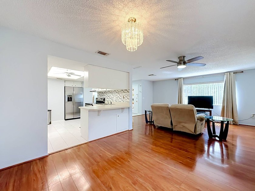 Newly renovated, ground-floor 2 bed, 2 bath condo, 1,144 sq ft - photo 8