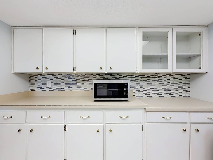 Newly renovated, ground-floor 2 bed, 2 bath condo, 1,144 sq ft - photo 10