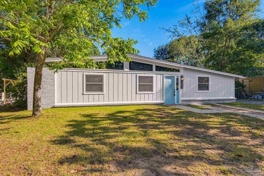 Unique and spacious 3 bedroom, 1.5 bathroom home in Pensacola - photo 3