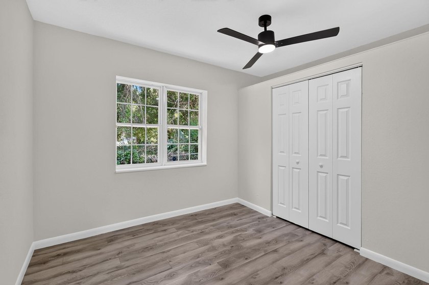 Welcome to this charming 3-bed, 1-bath concrete block home - photo 16