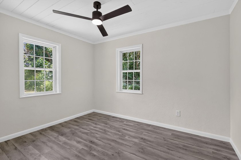 Welcome to this charming 3-bed, 1-bath concrete block home - photo 18