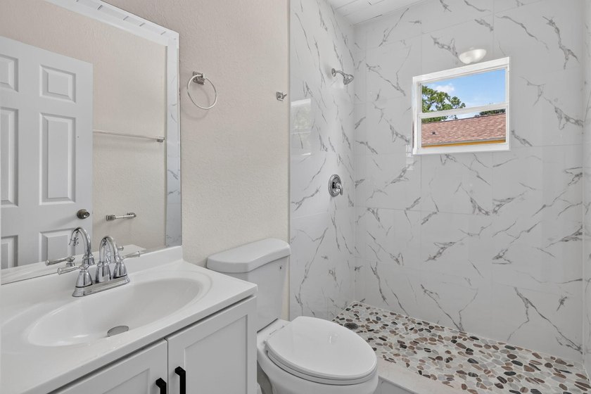 Welcome to this charming 3-bed, 1-bath concrete block home - photo 20