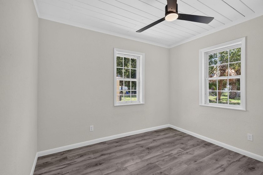 Welcome to this charming 3-bed, 1-bath concrete block home - photo 22