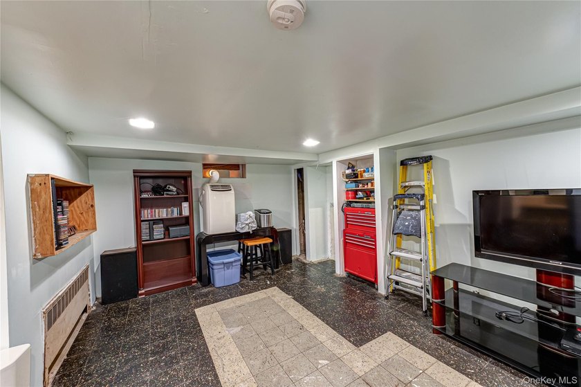 Opportunity awaits! Do not miss out on this gorgeous split level - photo 23