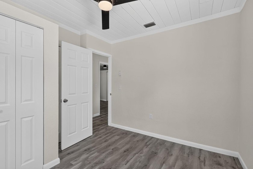 Welcome to this charming 3-bed, 1-bath concrete block home - photo 23