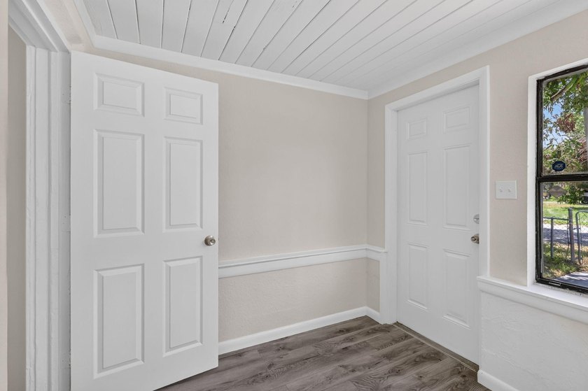 Welcome to this charming 3-bed, 1-bath concrete block home - photo 24