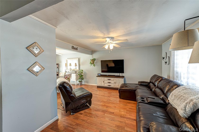 Opportunity awaits! Do not miss out on this gorgeous split level - photo 27