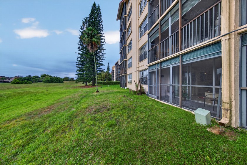 Here is a perfect opportunity to own an apartment in a quiet 55+ - photo 30