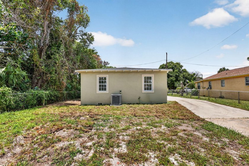 Welcome to this charming 3-bed, 1-bath concrete block home - photo 30