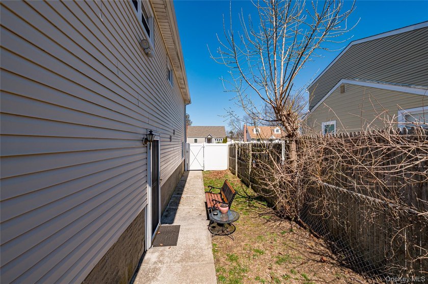 Opportunity awaits! Do not miss out on this gorgeous split level - photo 40