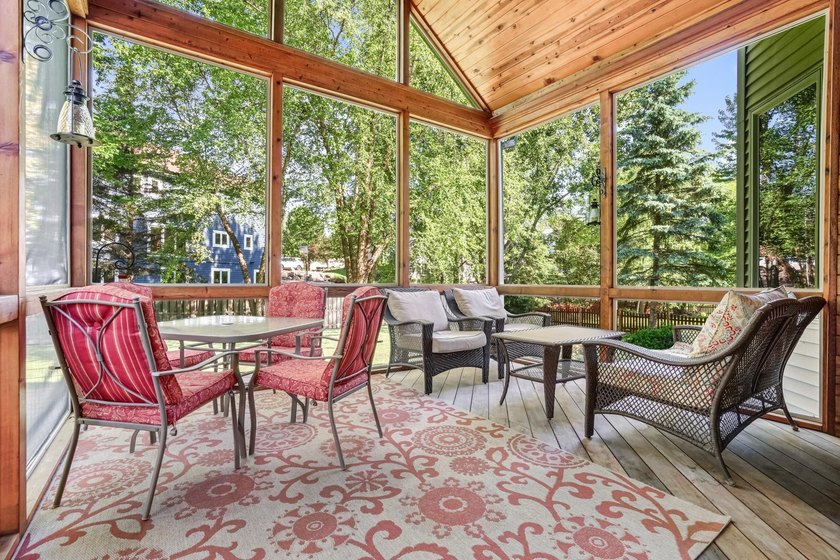 Welcome to this beautifully maintained, move-in ready - photo 5