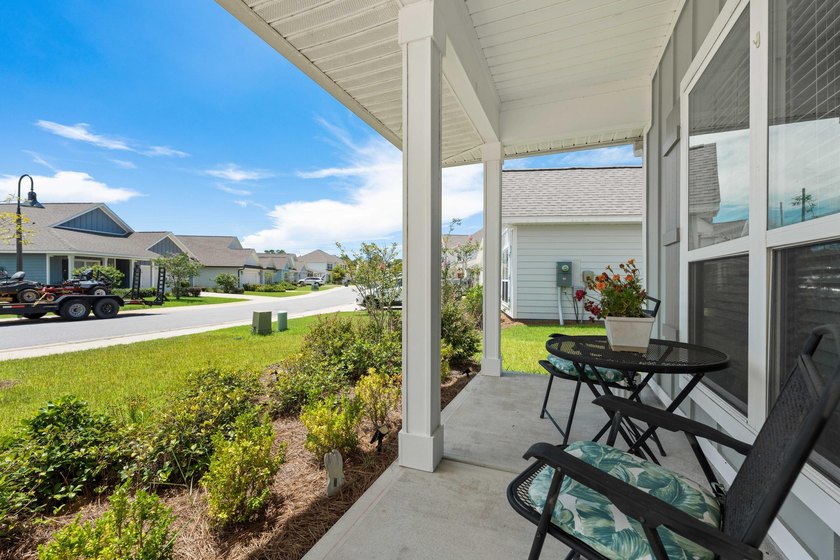 Timeless elegance can be found in this well maintained craftsman - photo 4