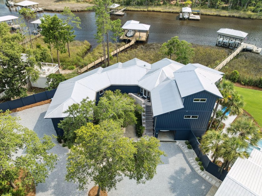 Welcome to this stunning waterfront retreat in historic Point - photo 11