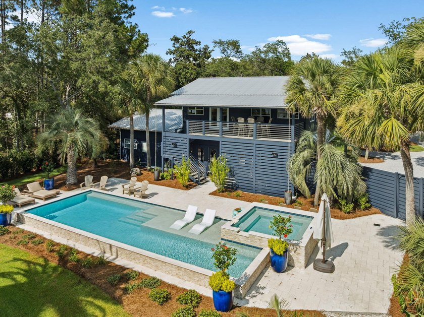 Welcome to this stunning waterfront retreat in historic Point - photo 14
