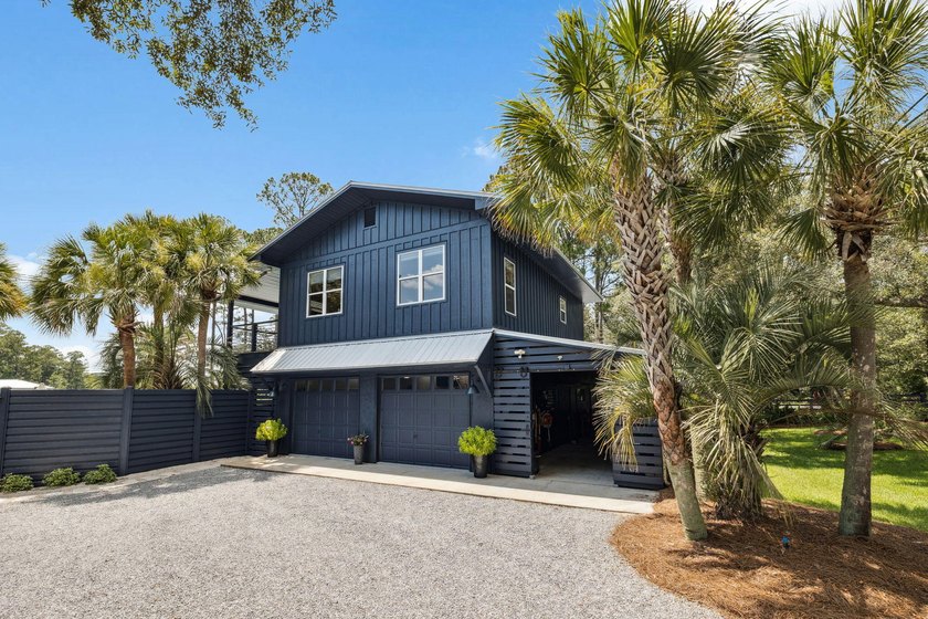 Welcome to this stunning waterfront retreat in historic Point - photo 16