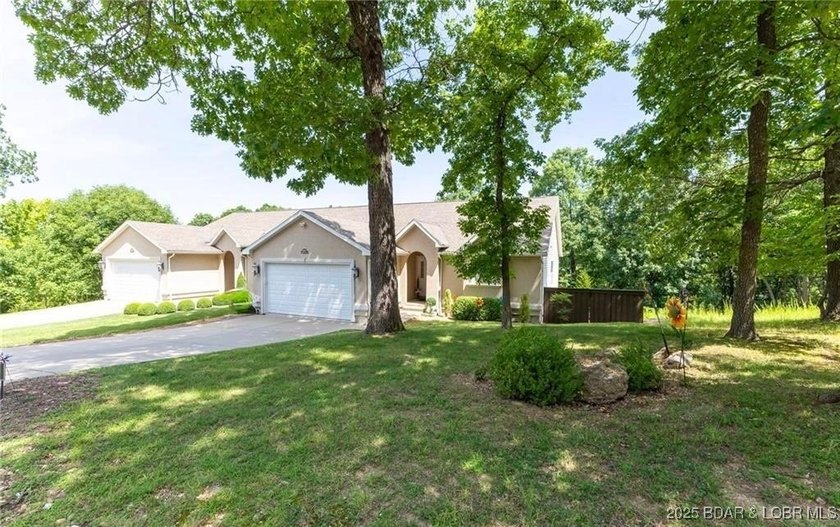 PRIME LOCATION in the heart of Osage Beach! IMPECCABLE - photo 2