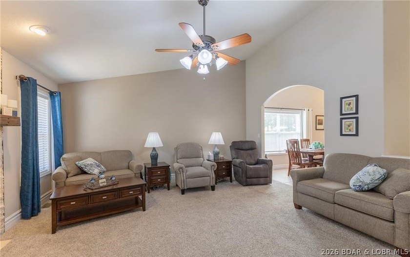 PRIME LOCATION in the heart of Osage Beach! IMPECCABLE - photo 3