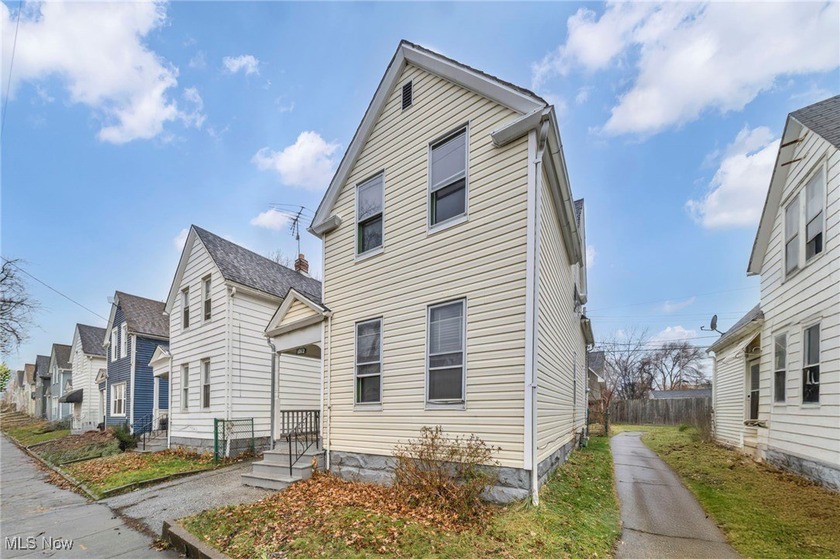 Investor opportunity: four-bedroom, two-bath single-family home - photo 3