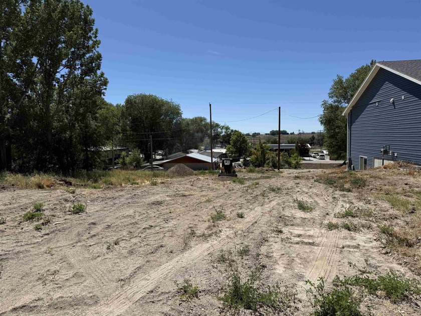 Sloped double lot on Arthur Street in American Falls. Great spot - photo 3