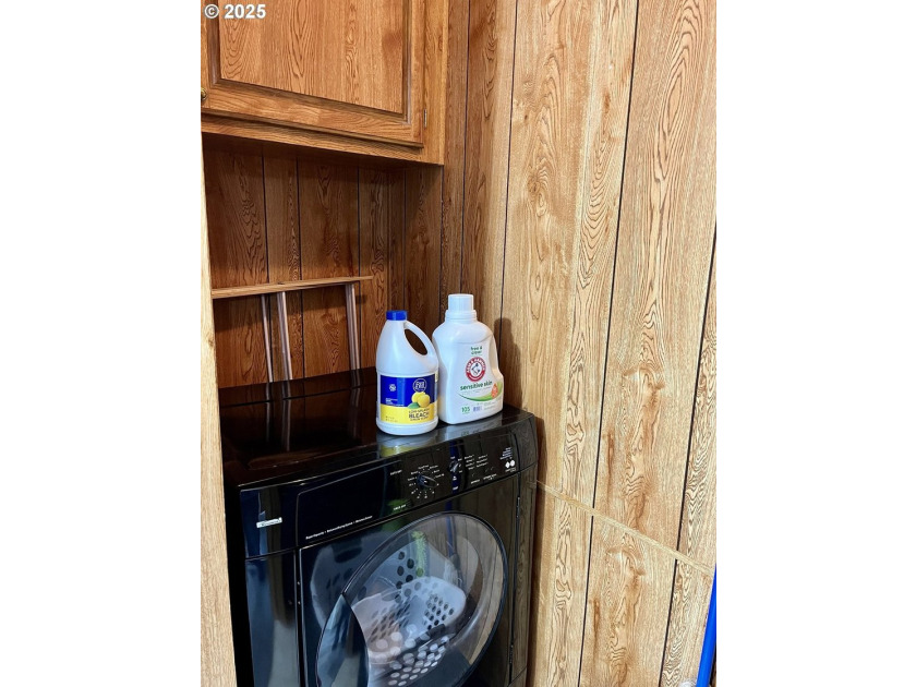 Move-in ready 1991 Skyline home in Port Orford! Features include - photo 6
