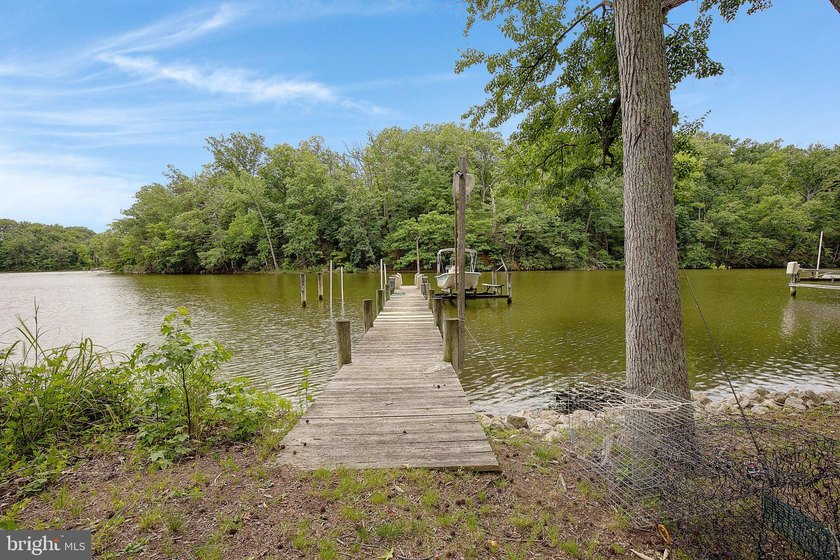 Discover the possibilities of waterfront living on beautiful - photo 16