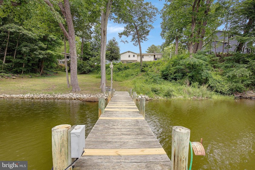 Discover the possibilities of waterfront living on beautiful - photo 17