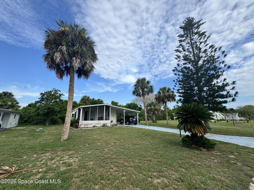 Charming, manufactured home located on the perimeter of an adult - photo 3