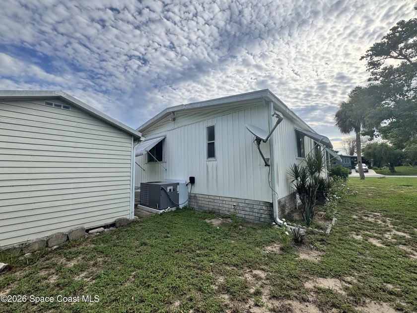 Charming, manufactured home located on the perimeter of an adult - photo 7