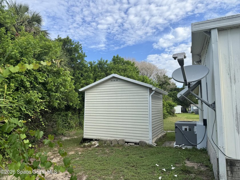 Charming, manufactured home located on the perimeter of an adult - photo 8