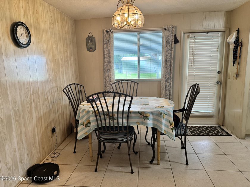 Charming, manufactured home located on the perimeter of an adult - photo 10