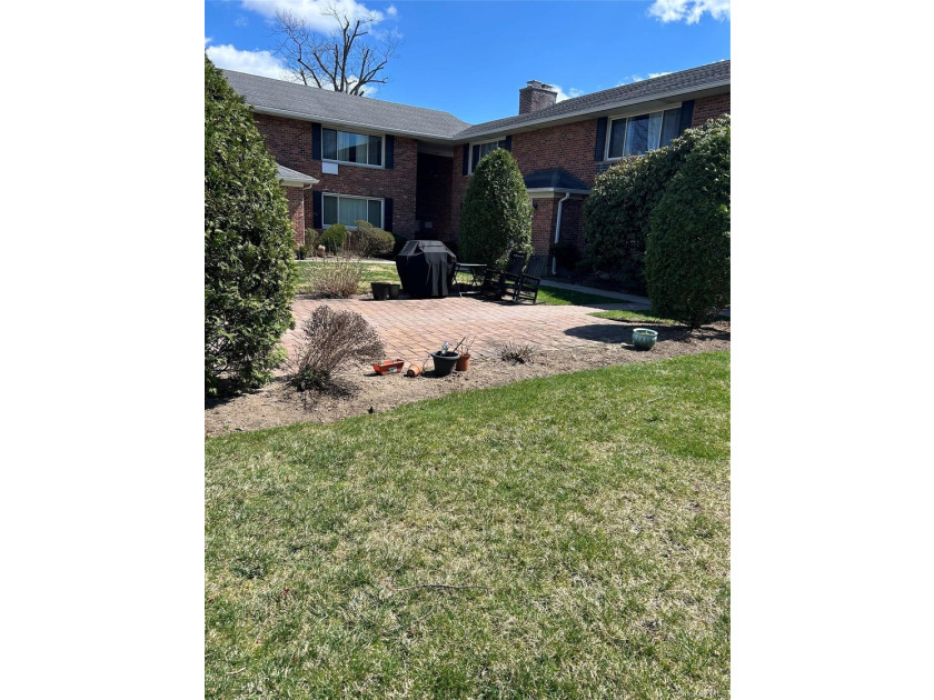 Lovely One bedroom (End Unit )Lower level Coop, Plenty of - photo 12